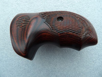 NRA ENGRAVED ROSEWOOD BEAUTIFUL REVOLVER GRIPS IN NEW ORIGINAL CONDITION - Image 6 of 16