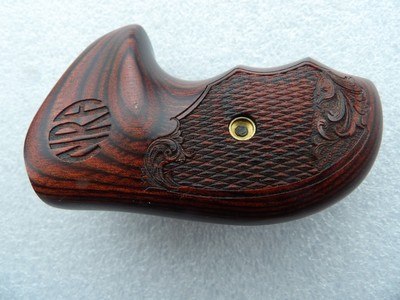 NRA ENGRAVED ROSEWOOD BEAUTIFUL REVOLVER GRIPS IN NEW ORIGINAL CONDITION - Image 5 of 16