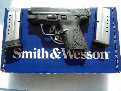 SMITH & WESSON MOD. M&P 9 SHIELD CAL. 9mm IN LIKE NEW IN ORIGINAL BOX