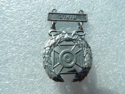 UNITED STATE ARMY SHARPSHOOTER QUALIFICATION BADGES - Image 8 of 18