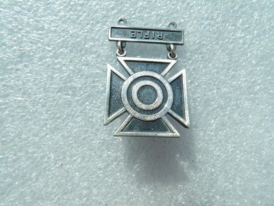 UNITED STATE ARMY SHARPSHOOTER QUALIFICATION BADGES - Image 10 of 18