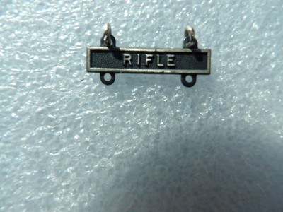 UNITED STATE ARMY SHARPSHOOTER QUALIFICATION BADGES - Image 15 of 18