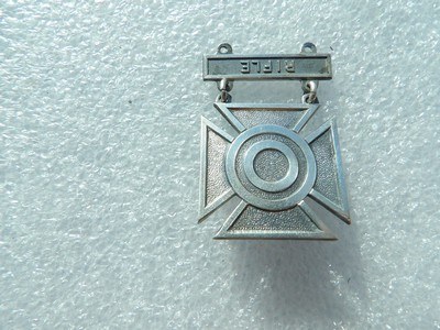 UNITED STATE ARMY SHARPSHOOTER QUALIFICATION BADGES - Image 1 of 18