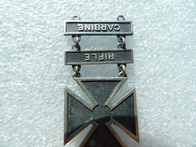 UNITED STATE ARMY SHARPSHOOTER QUALIFICATION BADGES - Image 12 of 18