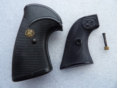 S & W Presentation N frame small 2 by Pachmayr & Colt Single Action Arms revolver right grips - Image 1 of 20