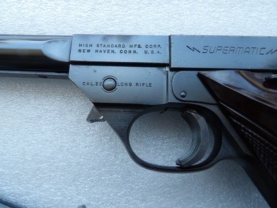HIGH-STANDARD SUPERMATIC (FIRST MODEL) PISTOL IN VERY GOOD FACTORY CONDITION - Image 3 of 14