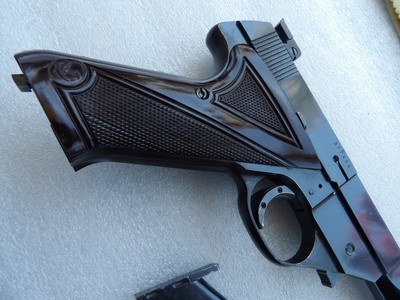 HIGH-STANDARD SUPERMATIC (FIRST MODEL) PISTOL IN VERY GOOD FACTORY CONDITION - Image 5 of 14