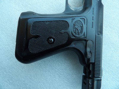 SAVAGE MODEL 1917 CAL 32ACP PISTOL IN RARE 98% FACTORY CONDITION - Image 17 of 18
