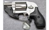 Smith & Wesson ~ 638-3 ~ .38 Spl. - 2 of 4