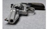 Smith & Wesson Model 686-6.357 Magnum - 3 of 4