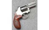 Smith & Wesson 686-6 Plus - 1 of 6