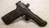 Smith & Wesson ~ M&P 22 Magnum ~ .22 WMR - 1 of 2