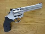 Smith & Wesson Model 686 Distinguished Combat Magnum, Cal. .357 Magnum, NEW - 3 of 3