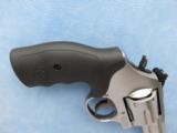 Smith & Wesson Model 686-6, Cal. .357 Magnum, 6 Inch Barrel, Stainless Steel
SOLD - 6 of 9