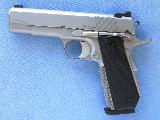 Dan Wesson "Valor" 1911 Commander Size Rig, Cal. .45 ACP
SOLD - 2 of 11