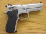 Smith & Wesson Model 5906, Cal. 9mm, Stainless Steel, 4 Inch Barrel
- 3 of 11