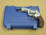 Smith & Wesson Model 686 Plus Deluxe 3", Cal. .357 Magnum - 1 of 11
