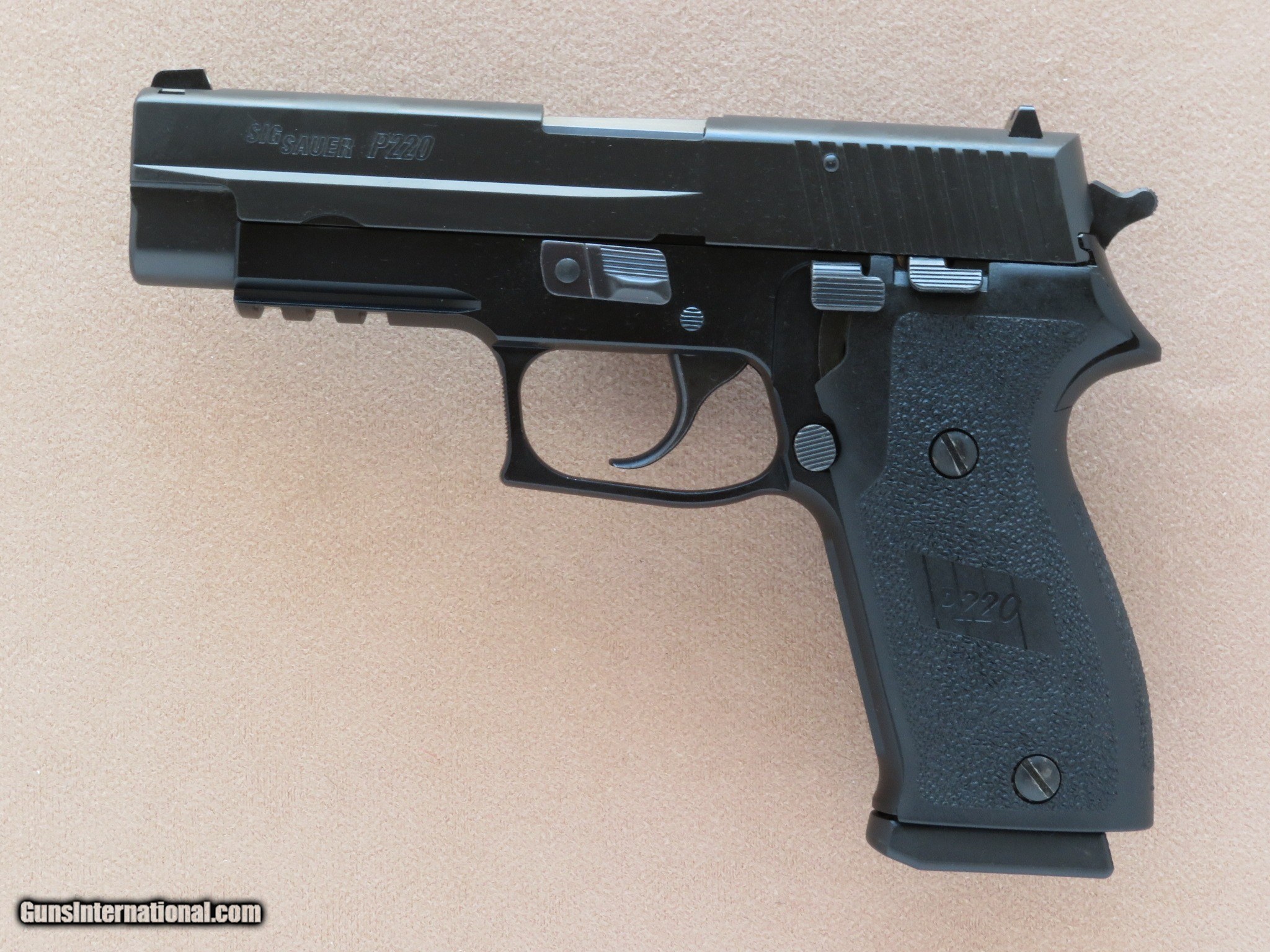 Sig Sauer P220, Cal. .45 ACP