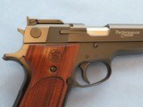 LNIB Smith & Wesson Performance Center Model 952-1 9MM Target Pistol **MFG. 2003** SOLD - 9 of 18