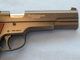 LNIB Smith & Wesson Performance Center Model 952-1 9MM Target Pistol **MFG. 2003** SOLD - 10 of 18