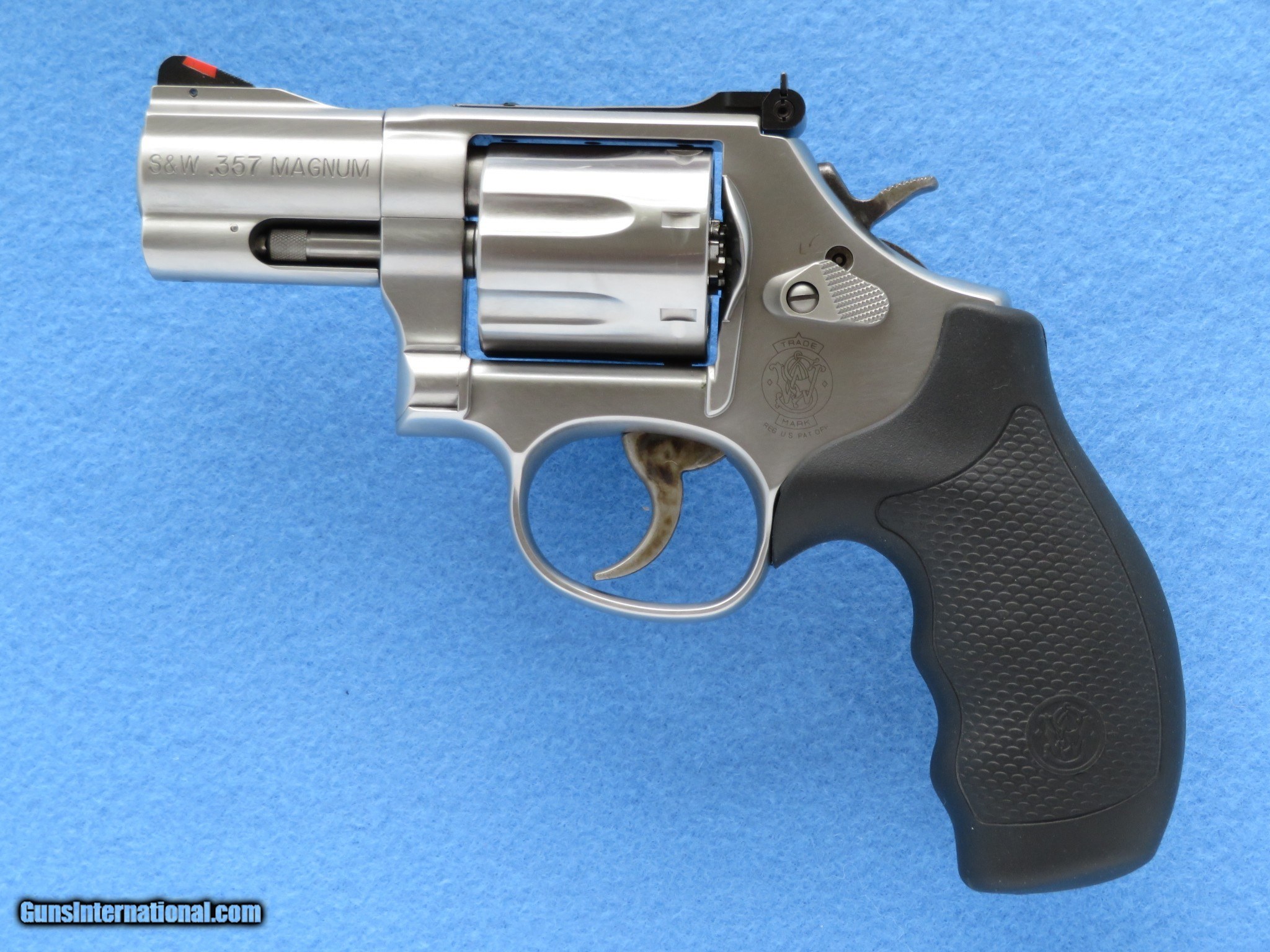 Smith And Wesson Model 686 Distinguished Combat Magnum Cal 357 Magnum 2 12 Inch Barrel Sold