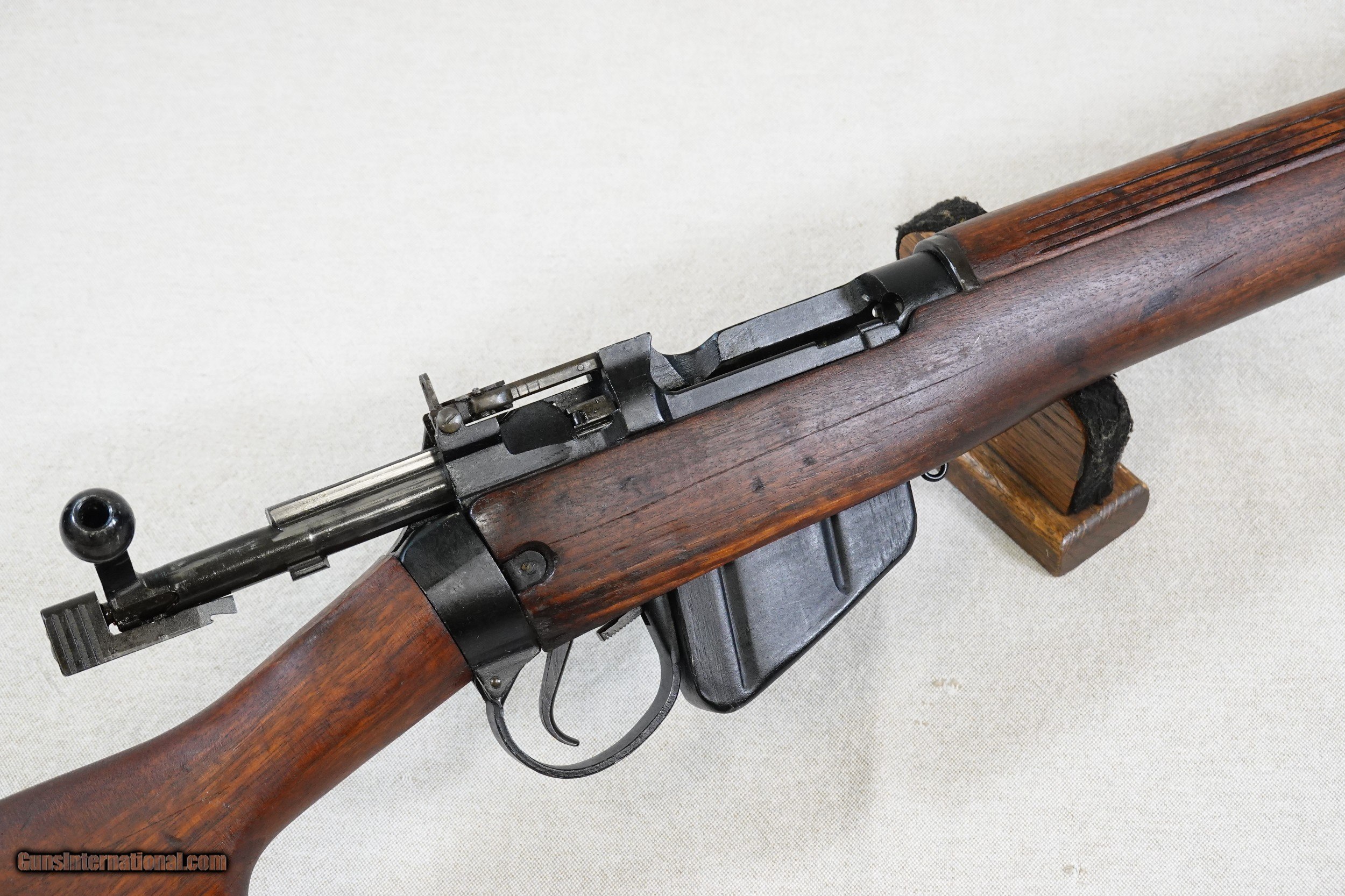 Sold at Auction: 1943 Enfield No4MKI* Long Branch 303 Rif(C)ACL1656