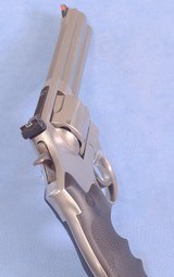 ** SOLD ** Smith & Wesson Model 686-6 Double Action Revolver in .357 Magnum **Excellent Condition - Very Lightly Used** - 4 of 15