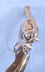 ** SOLD ** Ruger New Model Vaquero Single Action Revolver in .44 Magnum Caliber **Birdshead Grip - High Gloss Stainless Steel - Talo Exclusive** - 4 of 16