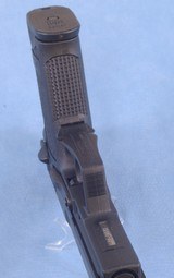 ** SOLD ** Heckler & Koch USP Semi Auto Pistol Chambered in .40 SW Caliber **Mfg 1995 - Variant 2 - Box + 2 Magazines** - 14 of 18