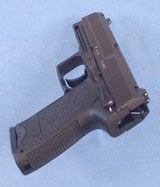 ** SOLD ** Heckler & Koch USP Semi Auto Pistol Chambered in .40 SW Caliber **Mfg 1995 - Variant 2 - Box + 2 Magazines** - 7 of 18