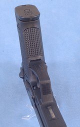 ** SOLD ** Heckler & Koch USP Semi Auto Pistol Chambered in .40 SW Caliber **Mfg 1995 - Variant 2 - Box + 2 Magazines** - 13 of 18
