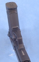 ** SOLD ** Heckler & Koch USP Semi Auto Pistol Chambered in .40 SW Caliber **Mfg 1995 - Variant 2 - Box + 2 Magazines** - 12 of 18