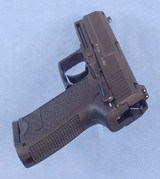 ** SOLD ** Heckler & Koch USP Semi Auto Pistol Chambered in .40 SW Caliber **Mfg 1995 - Variant 2 - Box + 2 Magazines** - 5 of 18