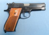 Smith & Wesson Model 39-2 Semi Auto Pistol in 9mm **Minty - 1st Gen Semi Auto**
