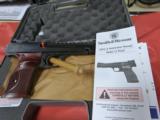 Smith & Wesson Model 41 Performance Center - 6 of 8