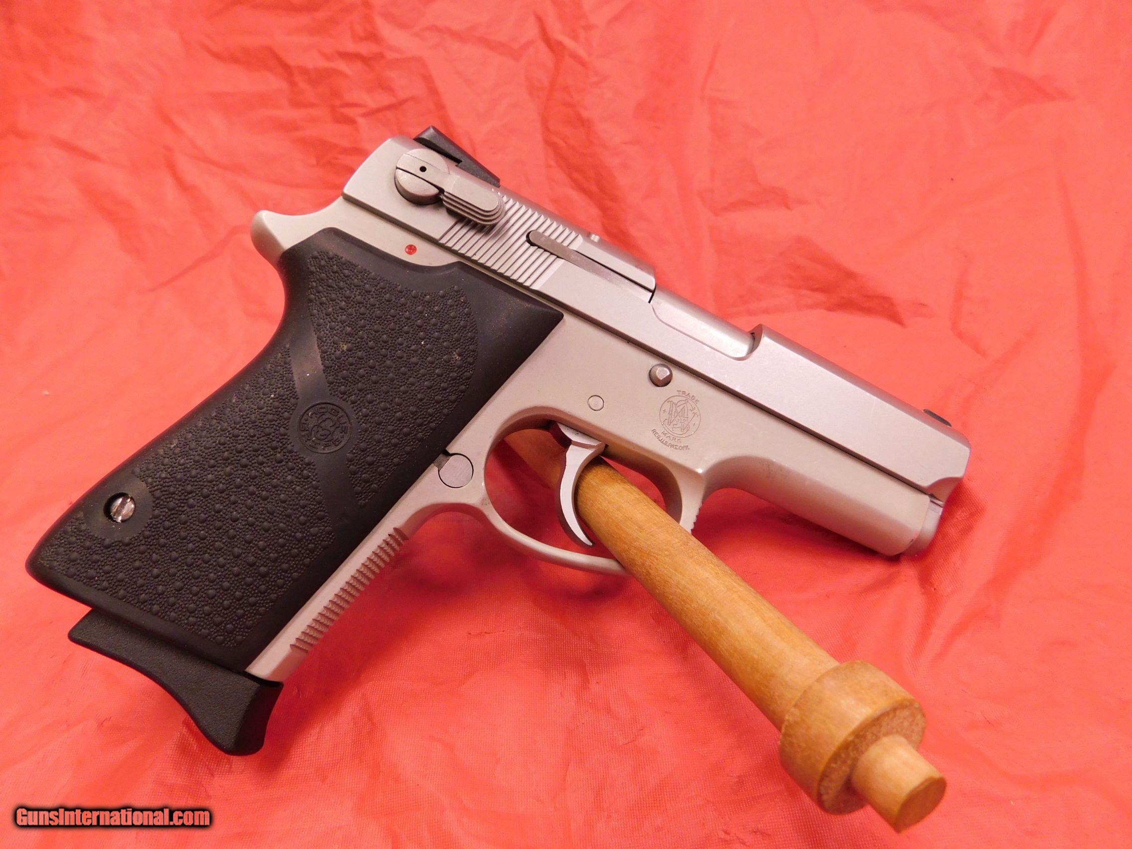 Smith and Wesson 3913