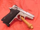 Smith and Wesson 3913 - 8 of 17