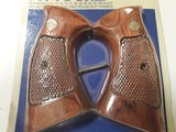 SMITH & WESSON ROSEWOOD TARGET STOCKS K-FRAME NOS FACTORY CARDED - 3 of 4