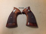 SMITH & WESSON K/L FRAME TARGET GRIPS SQUARE BUTT DIAMOND W/SCREW - 1 of 5