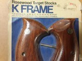 SMITH & WESSON K-FRAME ROSEWOOD TARGET GRIPS NOS - 2 of 3