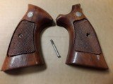 SMITH & WESSON K/LFRAME TARGET GRIPS SQUARE BUTT W/SCREW - 2 of 4