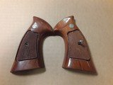 SMITH & WESSON K-FRAME SQUARE BUTT TARGET GRIPS - 1 of 5