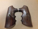 SMITH & WESSON N-FRAME GRIPS SQUARE BUTT GROOVED W/SCREW BY EAGLE - 1 of 6