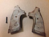 SMITH & WESSON J-FRAME SQUARE BUTT GRIPS BY HERRET W/SCREW - 2 of 5