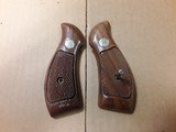 SMITH & WESSON K-FRAME ROUND BUTT NUMBERED GRIPS - 1 of 5