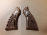 SMITH & WESSON K-FRAME SQUARE BUTT CONCEALMENT GRIPS - 1 of 2