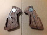 SMITH & WESSON J-FRAME SQUARE BUTT TARGET GRIPS - 2 of 5