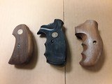 SMITH & WESSON J-FRAME ROUND BUTT GRIPS VARIOUS STYLES - 2 of 5