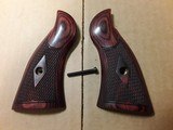 Altamont Smith & Wesson K-FRAME square butt grips with screww - 2 of 6