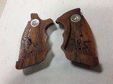 SMITH & WESSON K-FRAME SQUARE BUTT FINGER GROOVED GRIPS - 3 of 4
